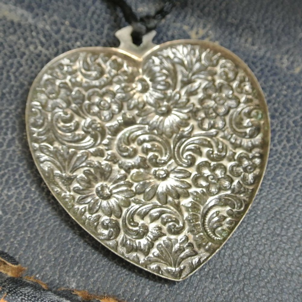 Pressed Tin Heart and Matching Earrings - Picture 5 of 7